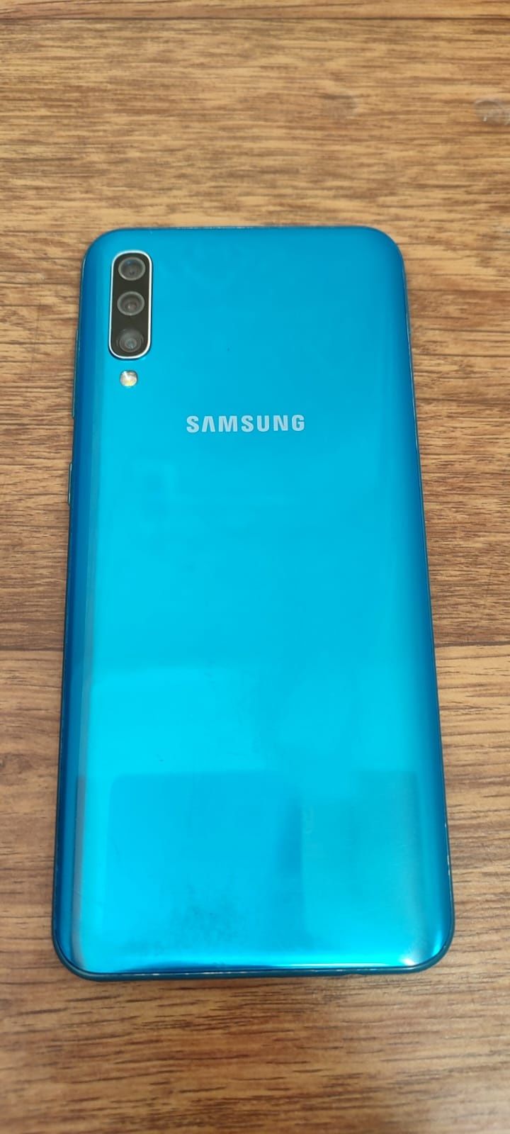 Продам смартфон samsung a50