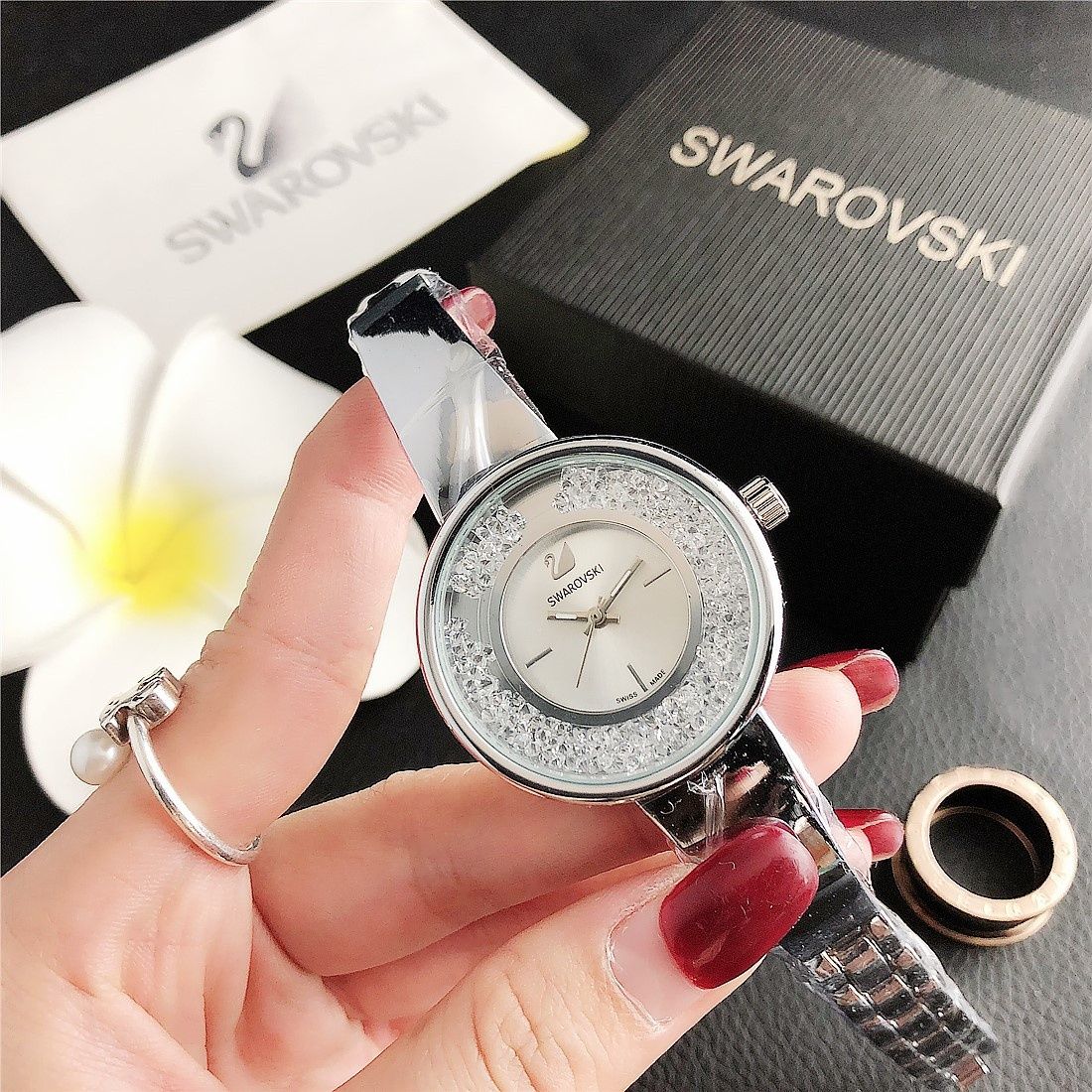 Луксозен ръчен дамски часовник Бижу Сваровски, Swarovski стилен