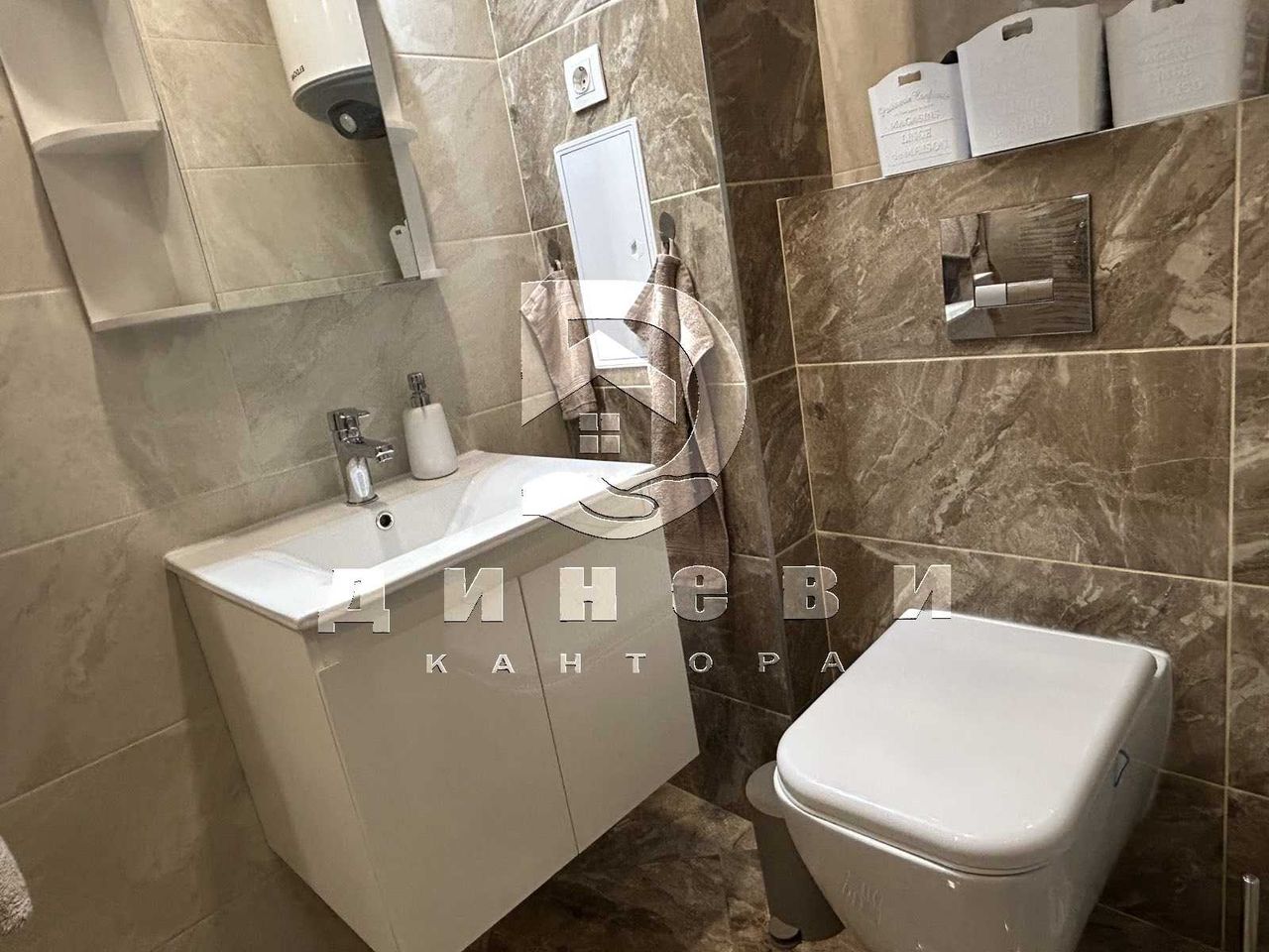 Продава се Тристаен апартамент в Стара Загора, Център - 115 кв.м за 1694 €/кв.м - Снимка #18