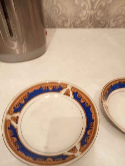 Тарелки от столового сервиса по 6 штук,   За 5000 тенге полный набор.