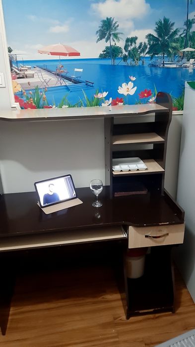 Kompyuter stol sotiladi