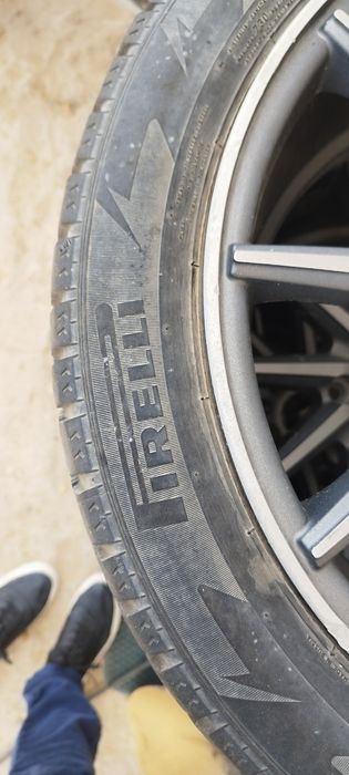 Продам резину 235/45/17 зима