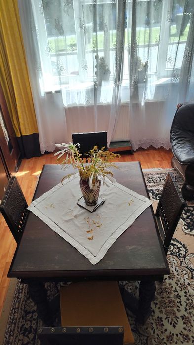 masa antica + 6 scaune piele cca 100 ani