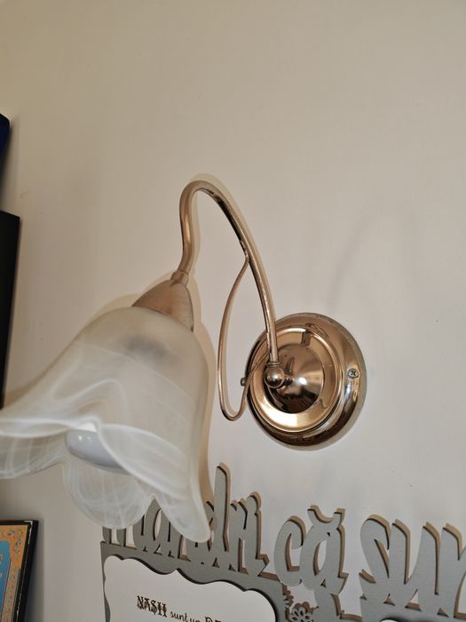 Vând 2 lustre plus 2 aplici perete vintage