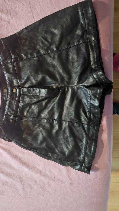 Alessa Ask about me Кожен Къс Панталон