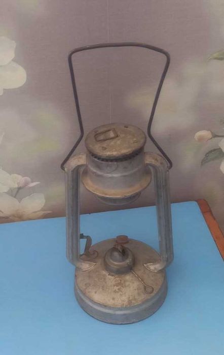 Продам керосиновую лампу