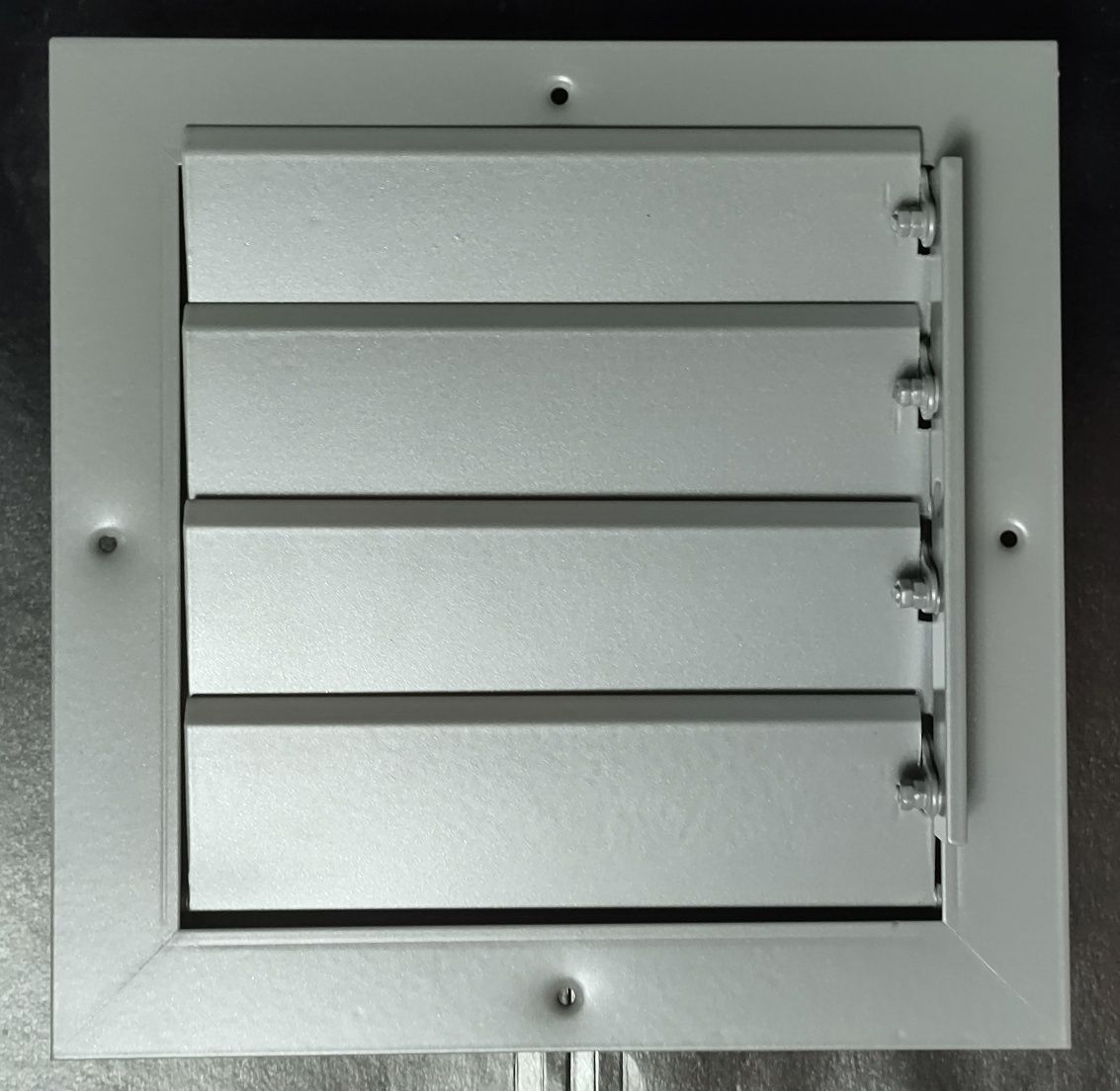 vând grila ventilație,aluminiu,vopsita electrostatic,20/20 cm,noua