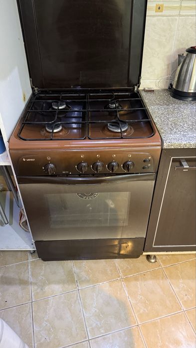 Продам газ с вытяжкой фирма Gefest кух гарнитур в подарок