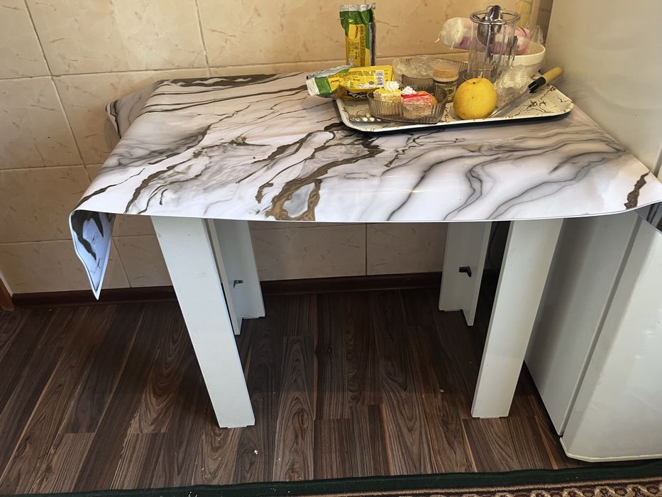 Стол почти новый