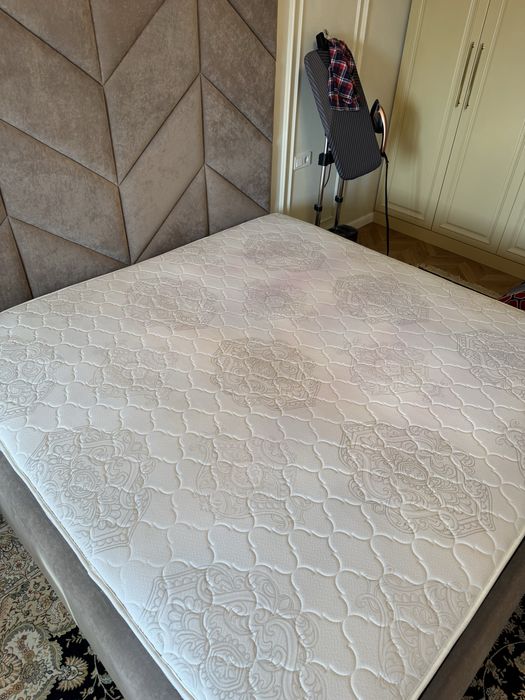 Продам матрац 2 на 2 в идеальном состояний