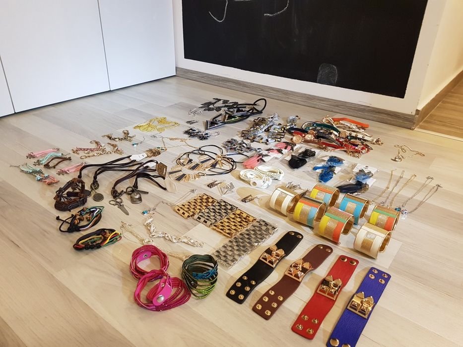 Pachet : Bratari Cercei Coliere Ceas Ceasuri Bijuterii