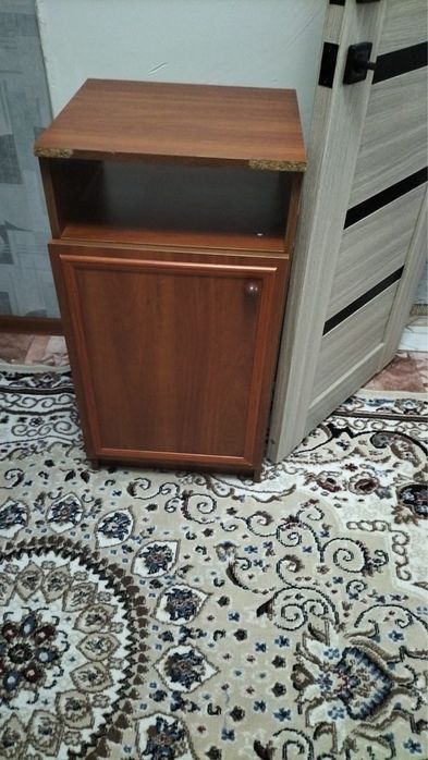 Продам тумбочку