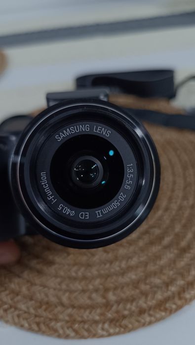 DSLR Samsung NX2000, 20.3 MP + Obiectiv 20-50mm