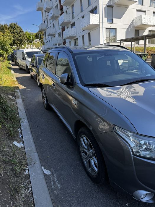 Vand / Schimb Mitsubishi Outlander mai multe poze si video in privat