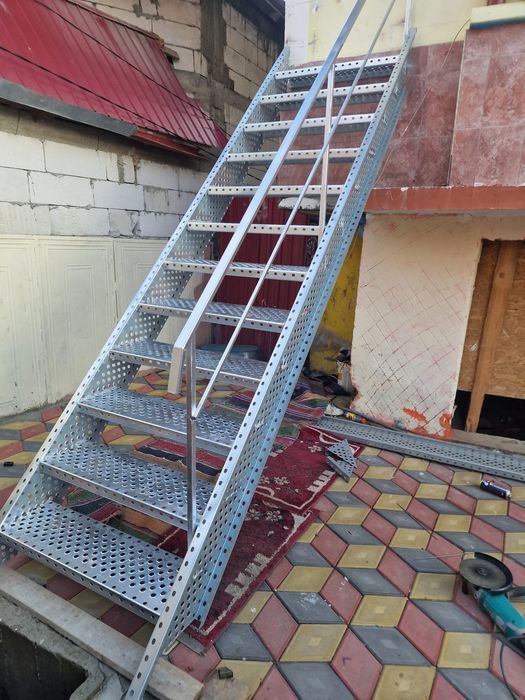 Scari metalice galvanizate
