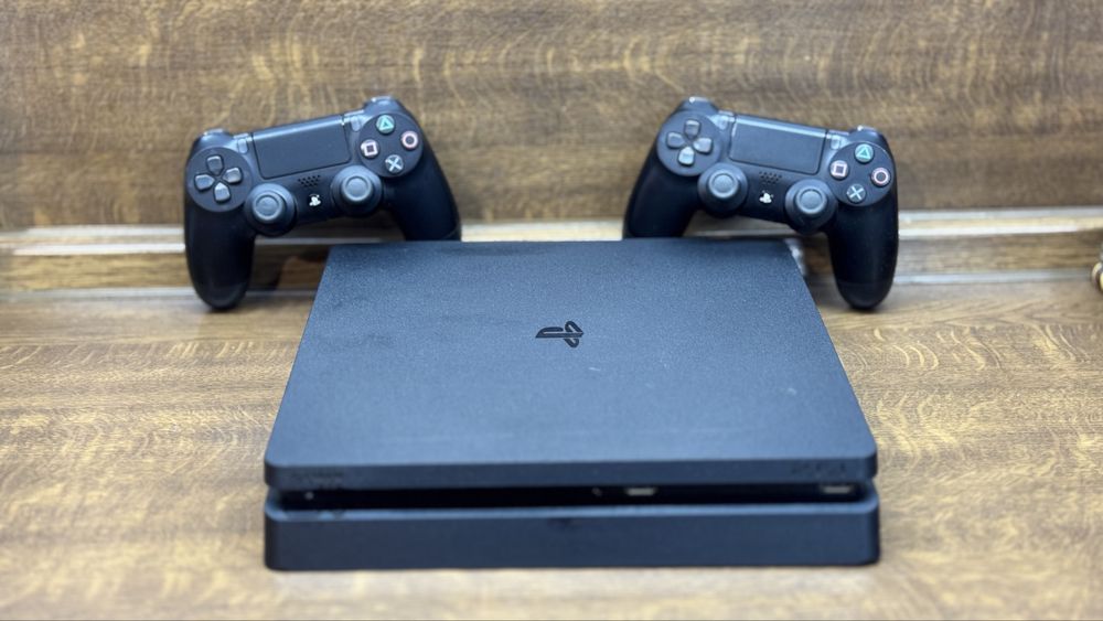 Play Station 4 slim