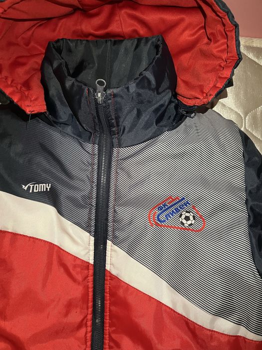 Футболна шуба  много запазена има леко изцапано две точки от мастило