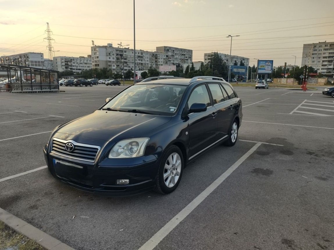 Продавам TOYOTA AVENSIS T25 комби