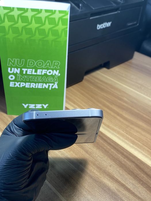 Samsung Galaxy Z Flip6 / Garanție 12 luni / 256 Gb / Nou desigilat