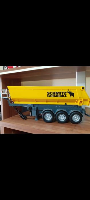 Vând machetă remorcă camion 1:32