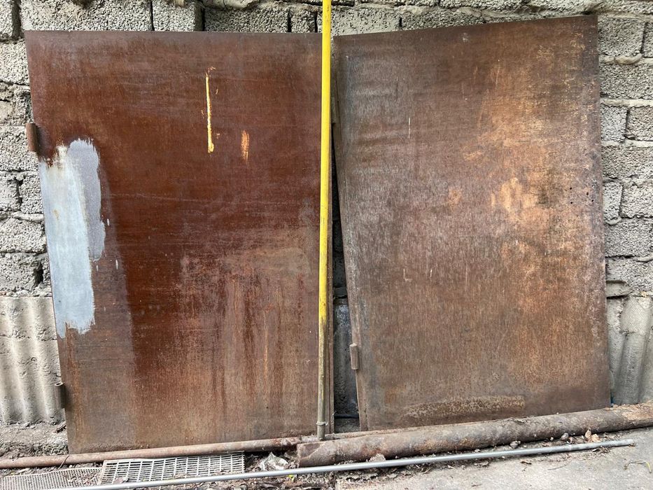 Ворота металические гаражные новые.