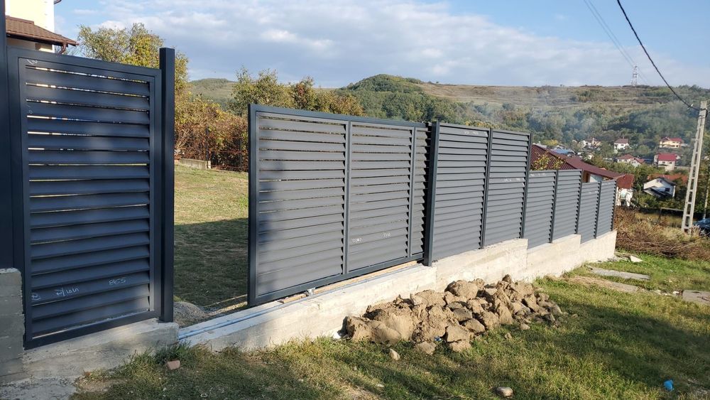 Vand garduri și porți la comanda clientului