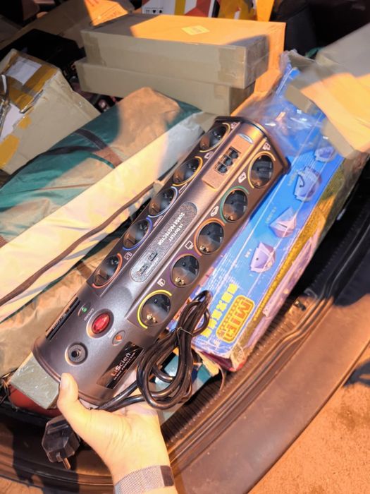 Разклонител с 10 контакт и USB