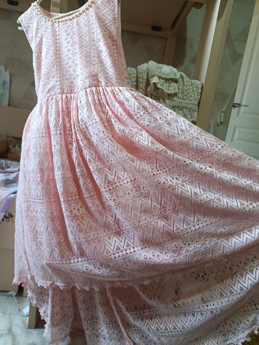Платье нарядное на 7-9 лет