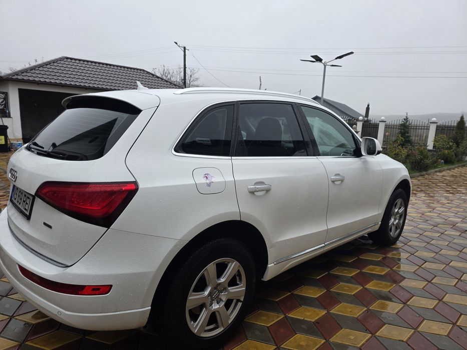 Audi q5 2015, luna 8