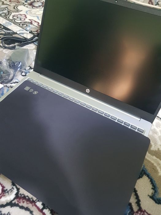 Notebook hp sotiladi yangi 10 kun buldi olganimga ishlatolmadim