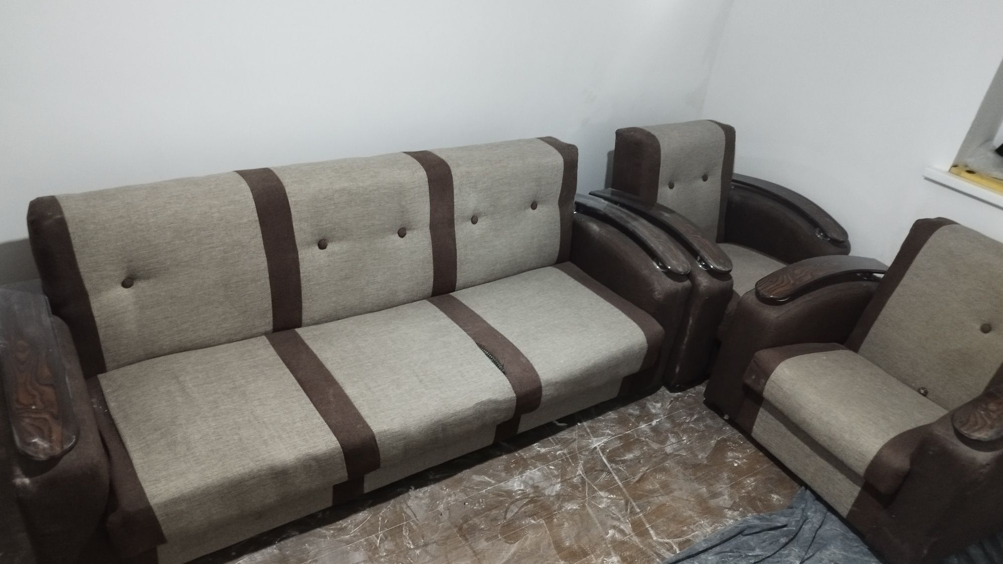 Divan kreslo sotiladi