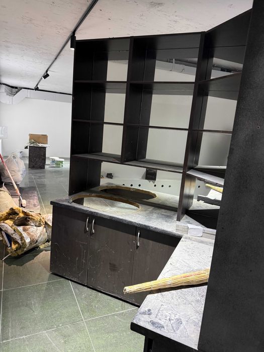 Отдам даром   барную витрину, шкаф