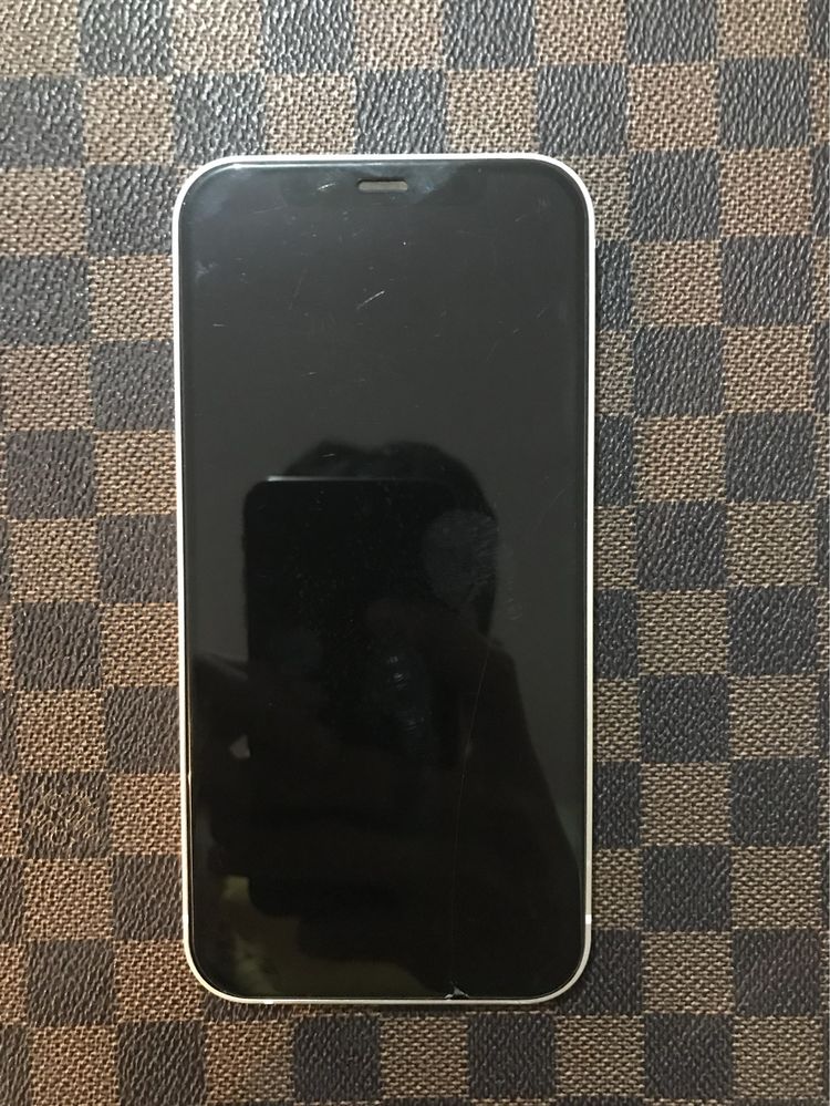 Iphone 12.