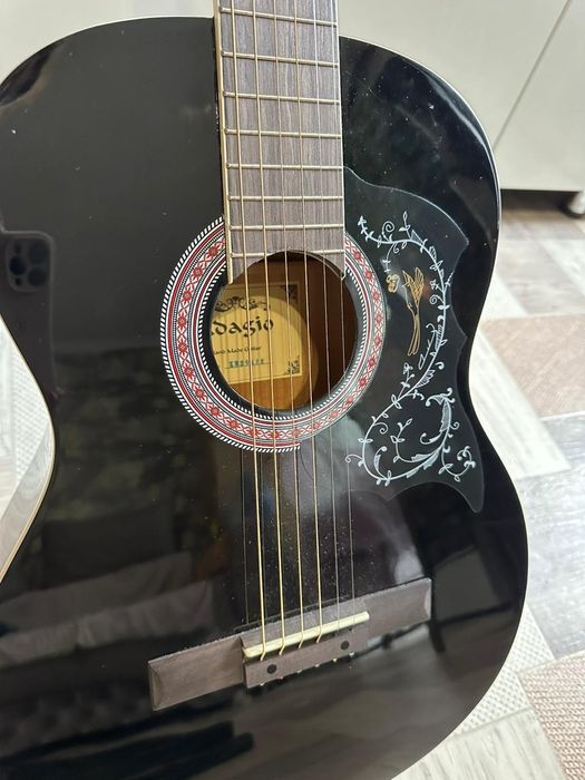 Продам гитару. Новую