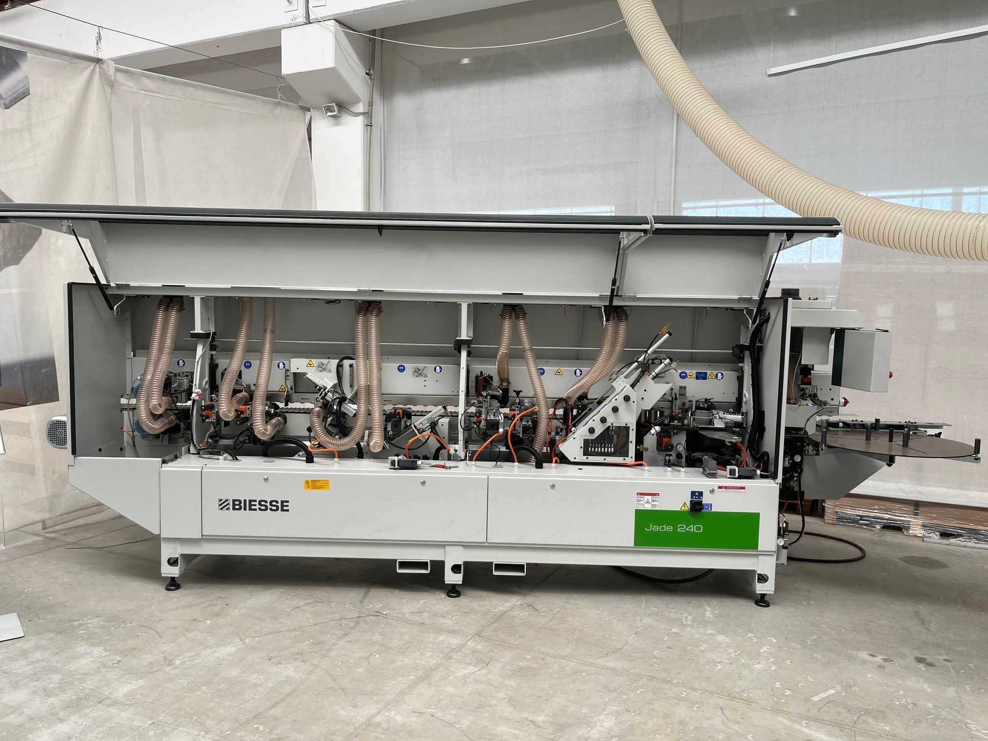 Нова кантираща машина Biesse Jade 240