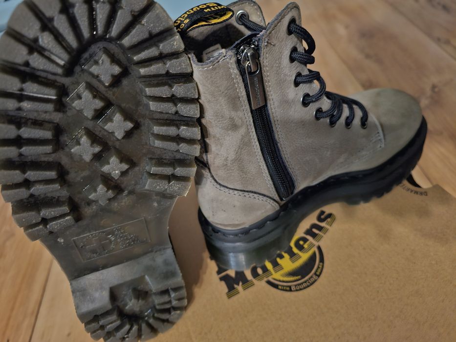 Ghete / bocanci Dr. Martens AirWair din piele