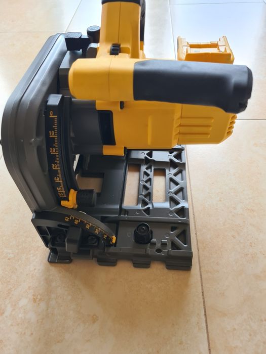 Dewalt DCS 520NT- circular de mana cu plonjare