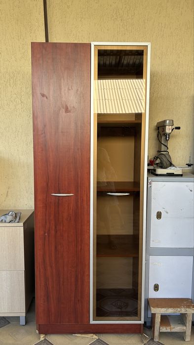Продается шкаф и стол
