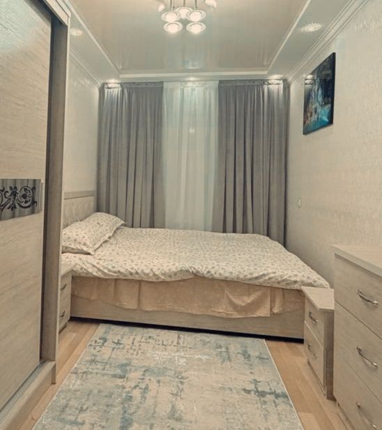 Чиланзар метро Мирзо Улугбек 2 комнаты 3 этаж дом вдоль дороги