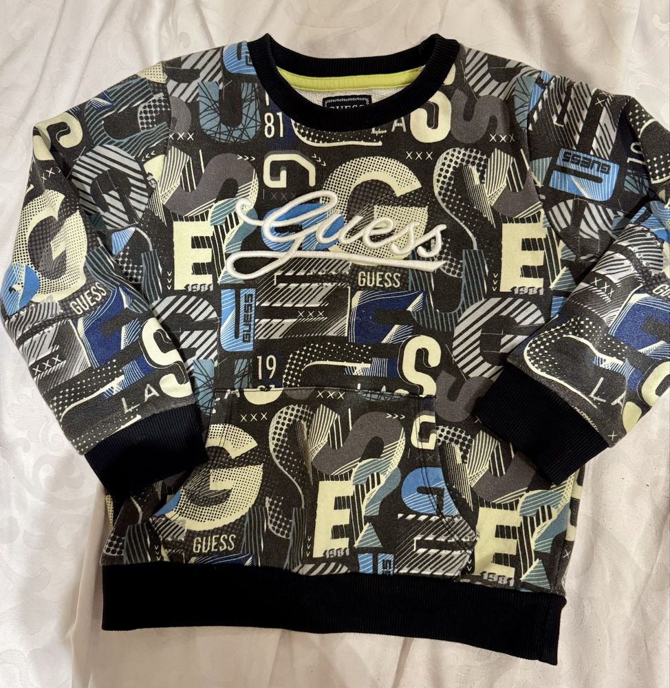 Детски суичър на GUESS 6 години
