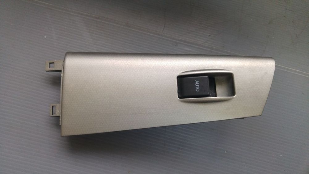 buton geam electric dreapta fata toyota corolla e12 hatchback 2001-2007 84801-02341-b0
