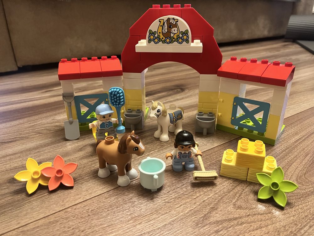 LEGO DUPLO Grajd pt cai si ingrijirea poneiului