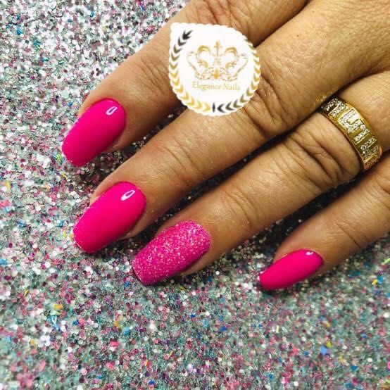 Super ofertă la unghii cu gel