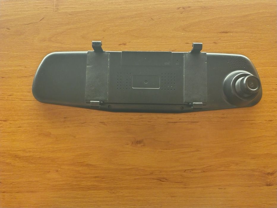 Продавам огледало за кола с камера