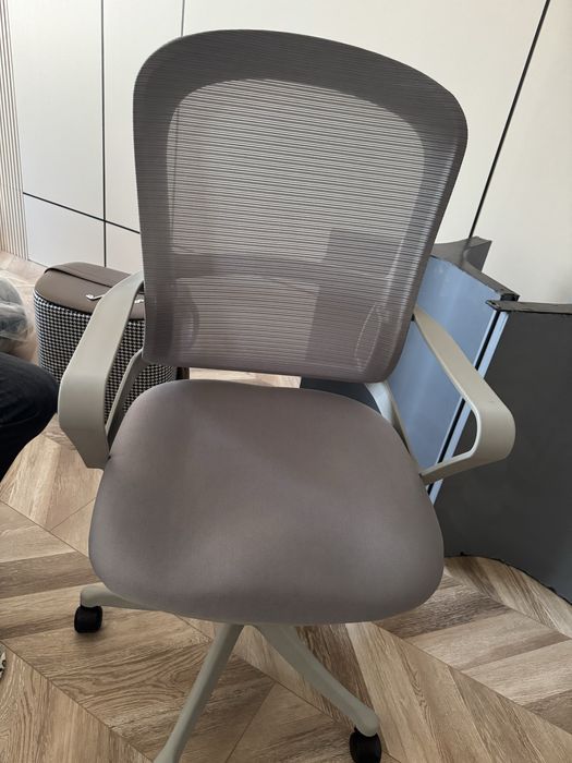 Офисное кресло  2 шт Кресло
