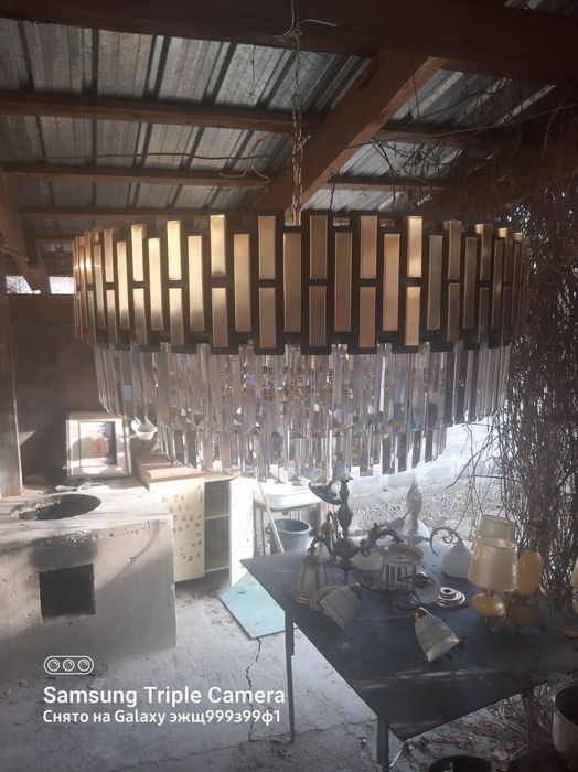 Люстры продаютя.
