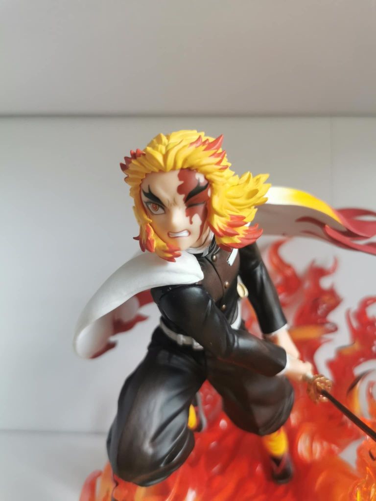 Продавам Kyojuro Rengoku  Demon Slayer