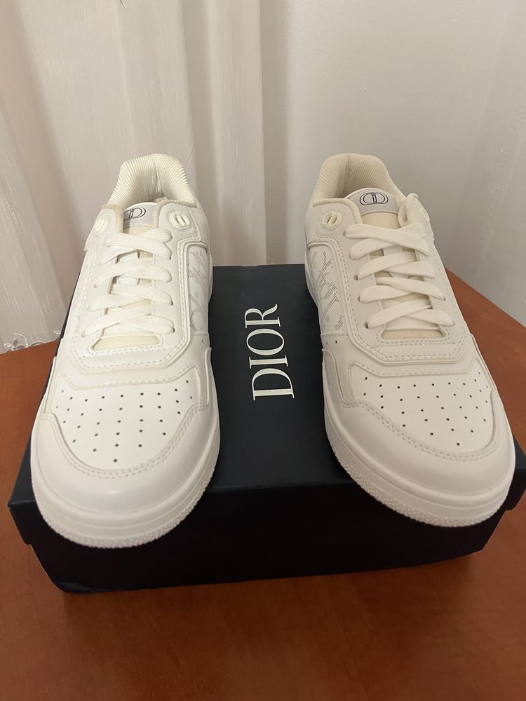 Dior B27 White.