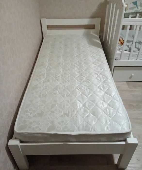 Кровать односпальная белая 80-190