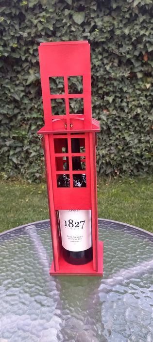 Cutie vin tip cabina telefonica